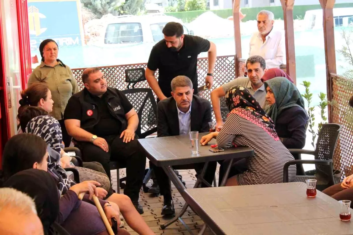 Şan, Depremzedeleri Ziyaret Etti