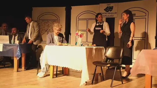 Mut'ta Tiyatro Oyunu: 'Gülelim Güldürelim'