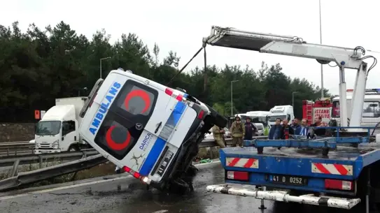 Tuzla'da Ambulans Kazası