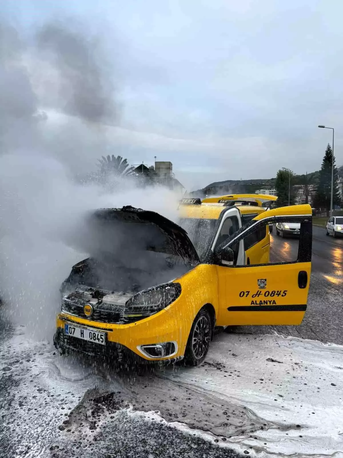Alanya'da Ticari Taksi Yangını