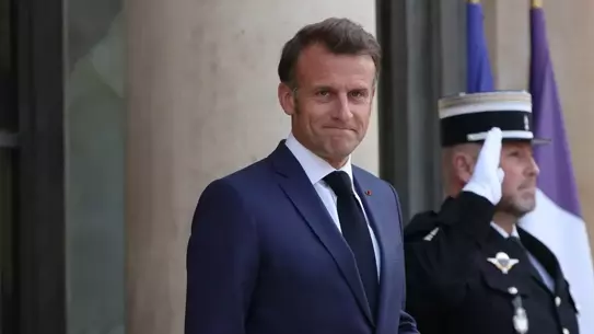 Eşinden tokat yiyen Macron'dan ilk açıklama