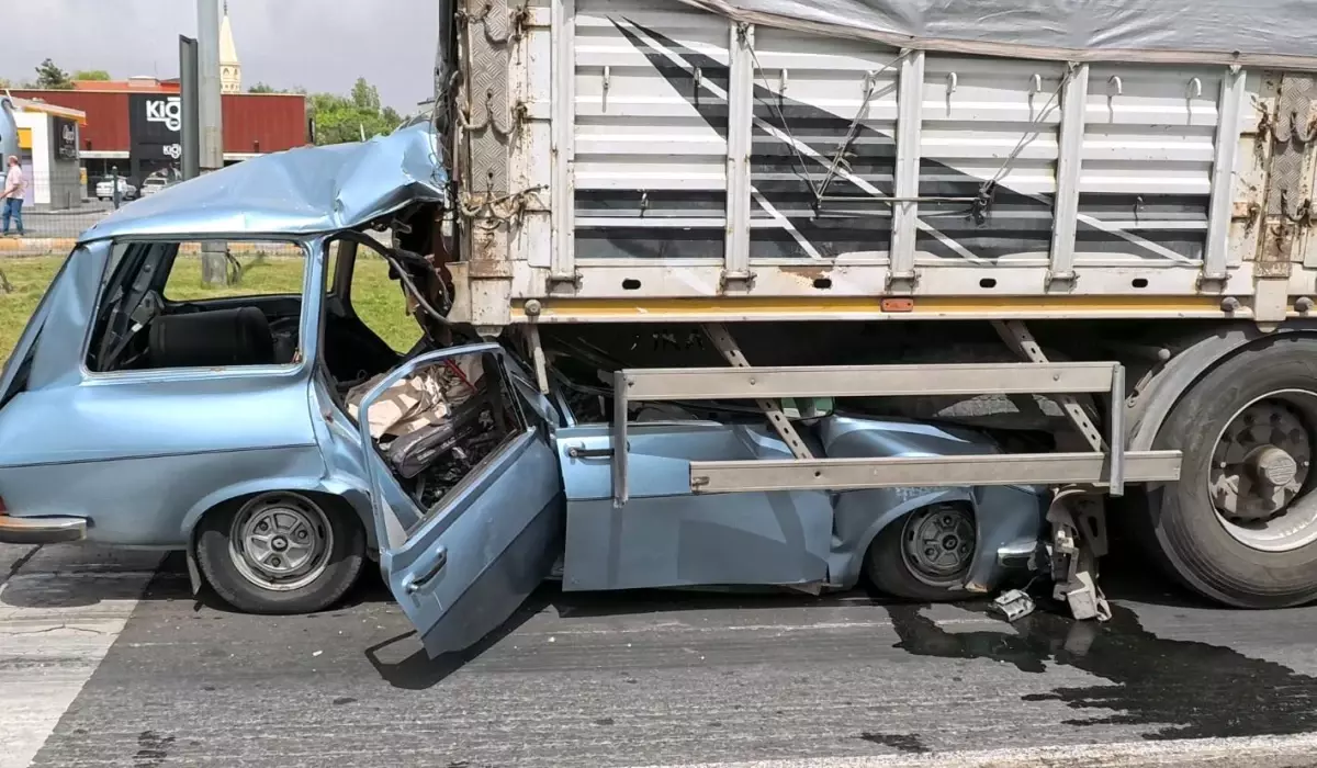 Aksaray'da Trafik Kazası: Sürücü Ağır Yaralı