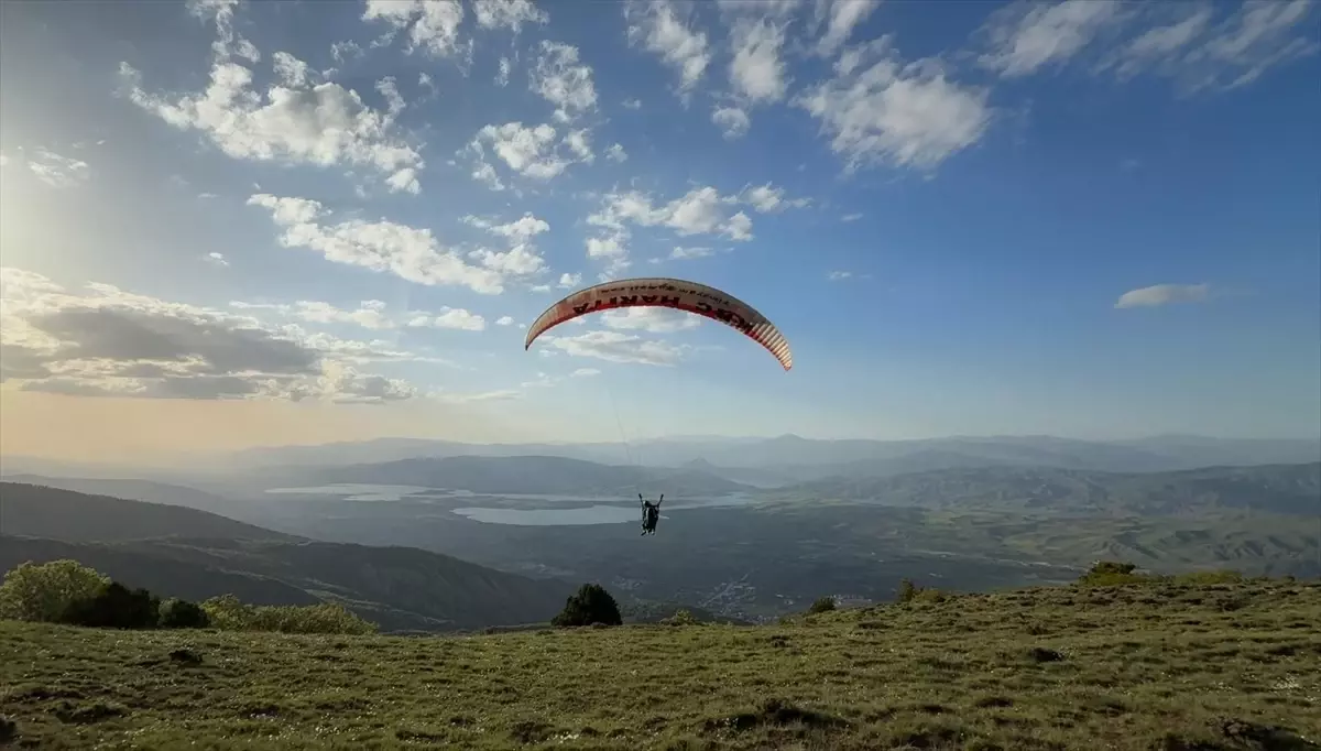 Akıncılar'da Yamaç Paraşütü Etkinliği