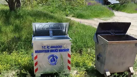 Çepni'de Çöp Konteynerleri Yenilendi