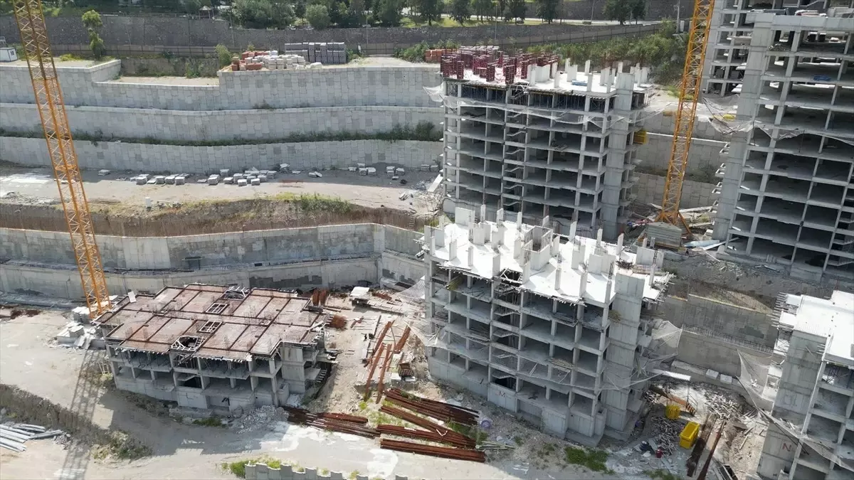 İzmir'deki Konut Projesinde Çalışmalar Durduruldu