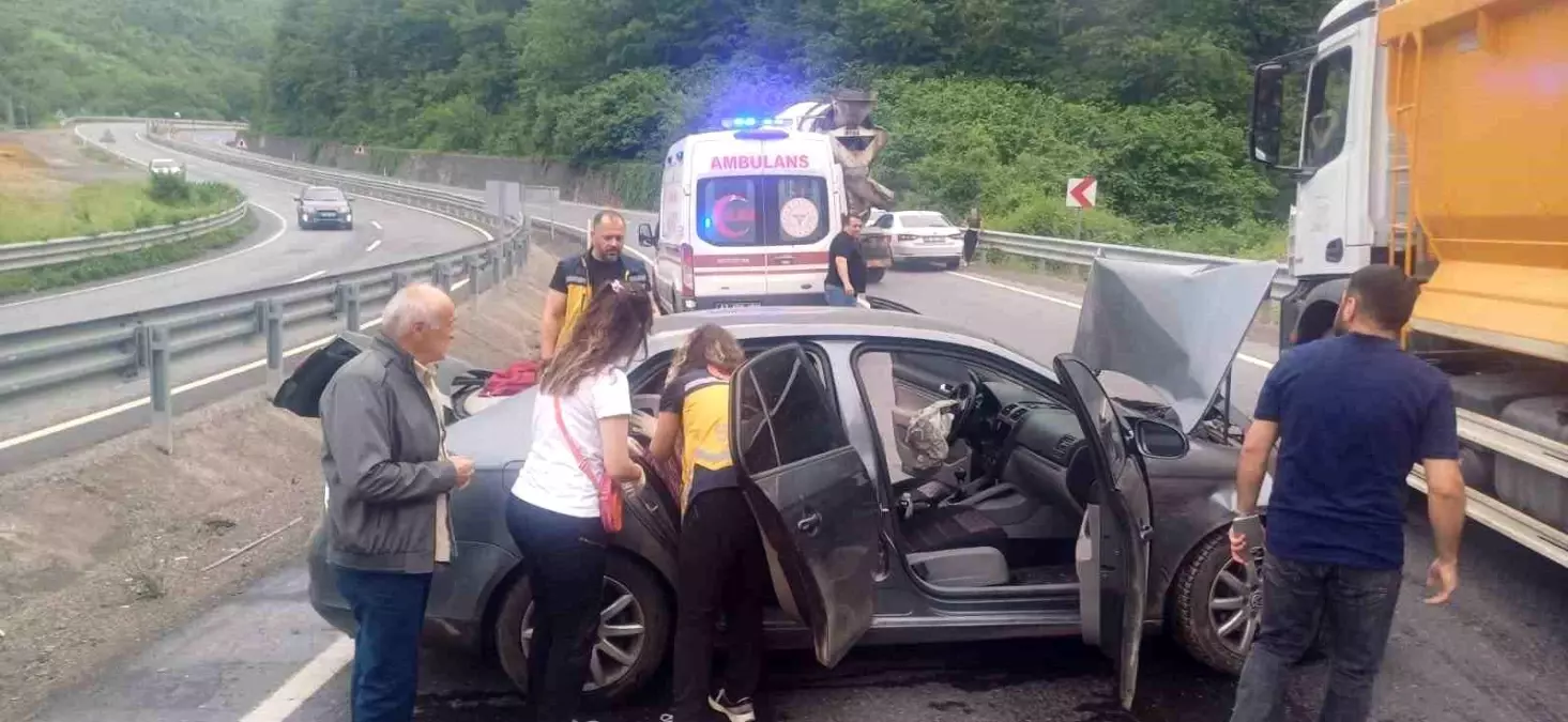 Zonguldak'ta Virajda Kaza: 2 Yaralı