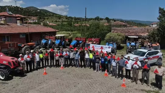 Traktör Sürücülerine Reflektör Eğitimi
