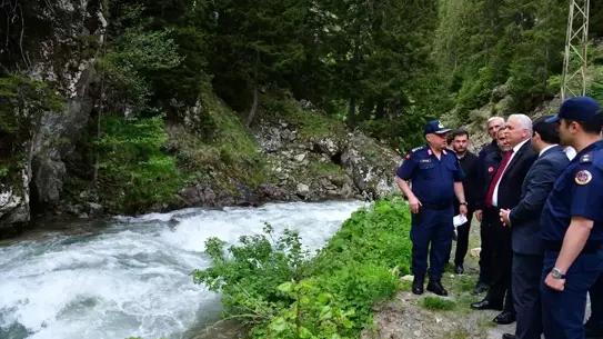 Çaykara'da Dereye Düşen Çocuk için Arama Çalışmaları Devam Ediyor