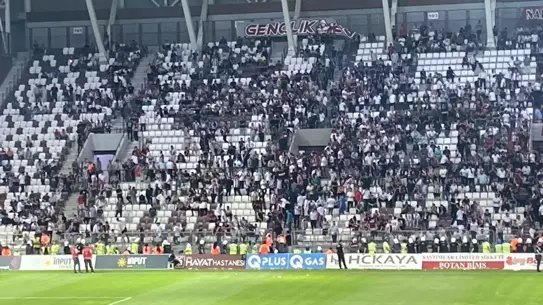 Elazığspor - Vanspor Maçı Yabancı Madde Nedeniyle Tatil Edildi