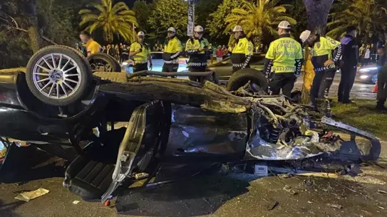 Kartal'da iki otomobilin karıştığı kazada 5 kişi yaralandı