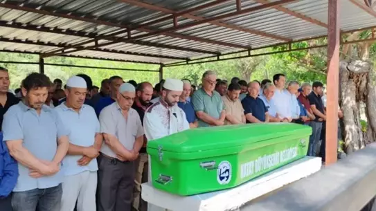 Beynine Pıhtı Atan Çocuk Hayatını Kaybetti
