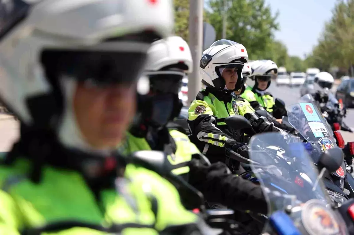 Konya'da İlk Kadın Motosikletli Polisler Göreve Başladı