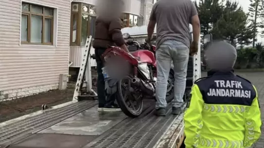 Yüzüstü Motosiklet Kullanan Genç Ceza Yedi