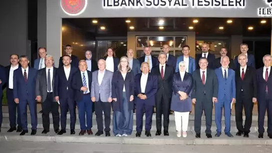 Büyükkılıç, AK Parti Yerel Yönetimler Toplantısı'na katıldı