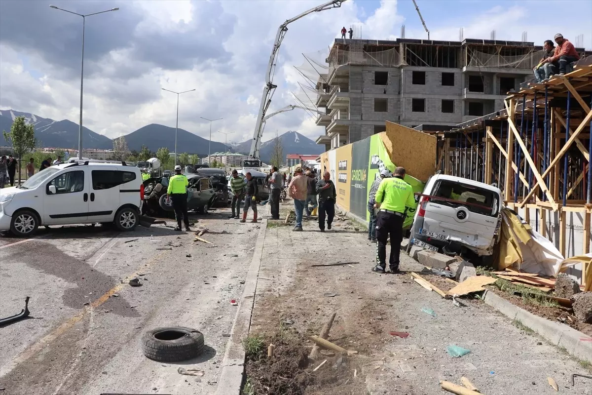 Beton Mikserinin Kaza Yapması: Sürücü Ağır Yaralı