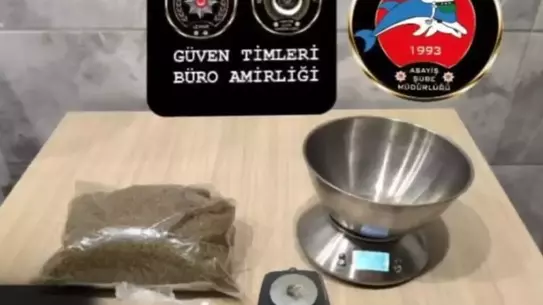 İzmir'de Uyuşturucu Operasyonu: İki Gözaltı