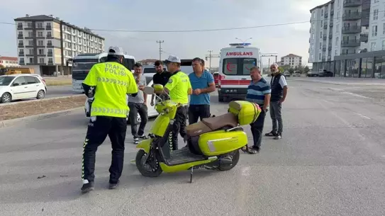 Aksaray'da Trafik Kazası: Motosiklet Sürücüsü Yaralandı