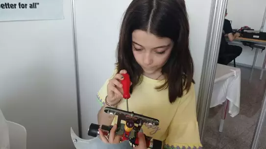 Bengi Kardeşler Robot Yarışmasında Başarı Elde Etti