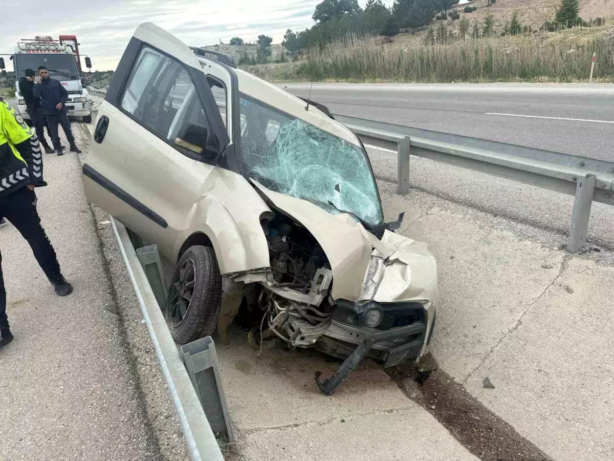 Afyonkarahisar'da Trafik Kazası: 3 Yaralı