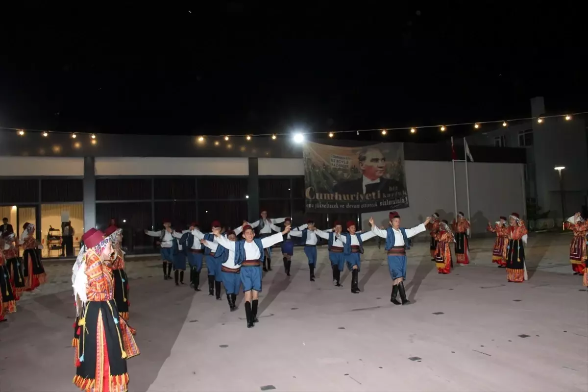 Öğrencilerden 'Anadolu'nun Ayak İzleri' Gösterisi