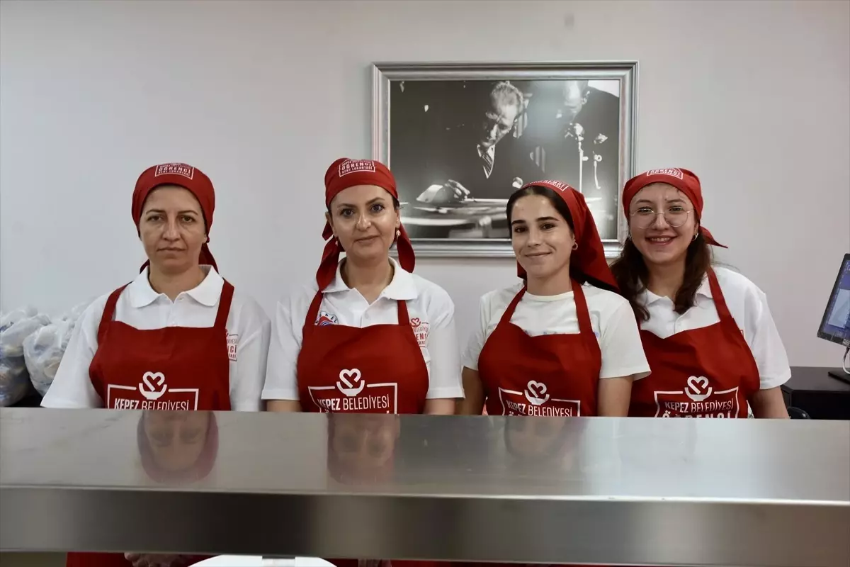 Antalya'da Öğrenci Kent Lokantası Açıldı
