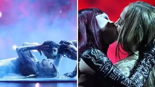 Sahnede dansçılar ile öpüşen Jennifer Lopez büyük tepki çekti