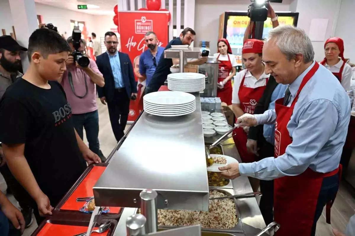 Kepez Belediyesi'nden Öğrencilere Yüzde Güldüren Proje: Öğrenci Kent Lokantası