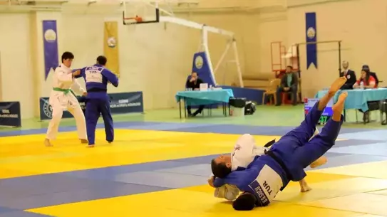 Uluslararası Öğrenci Judo'da 3 Madalya Kazandı