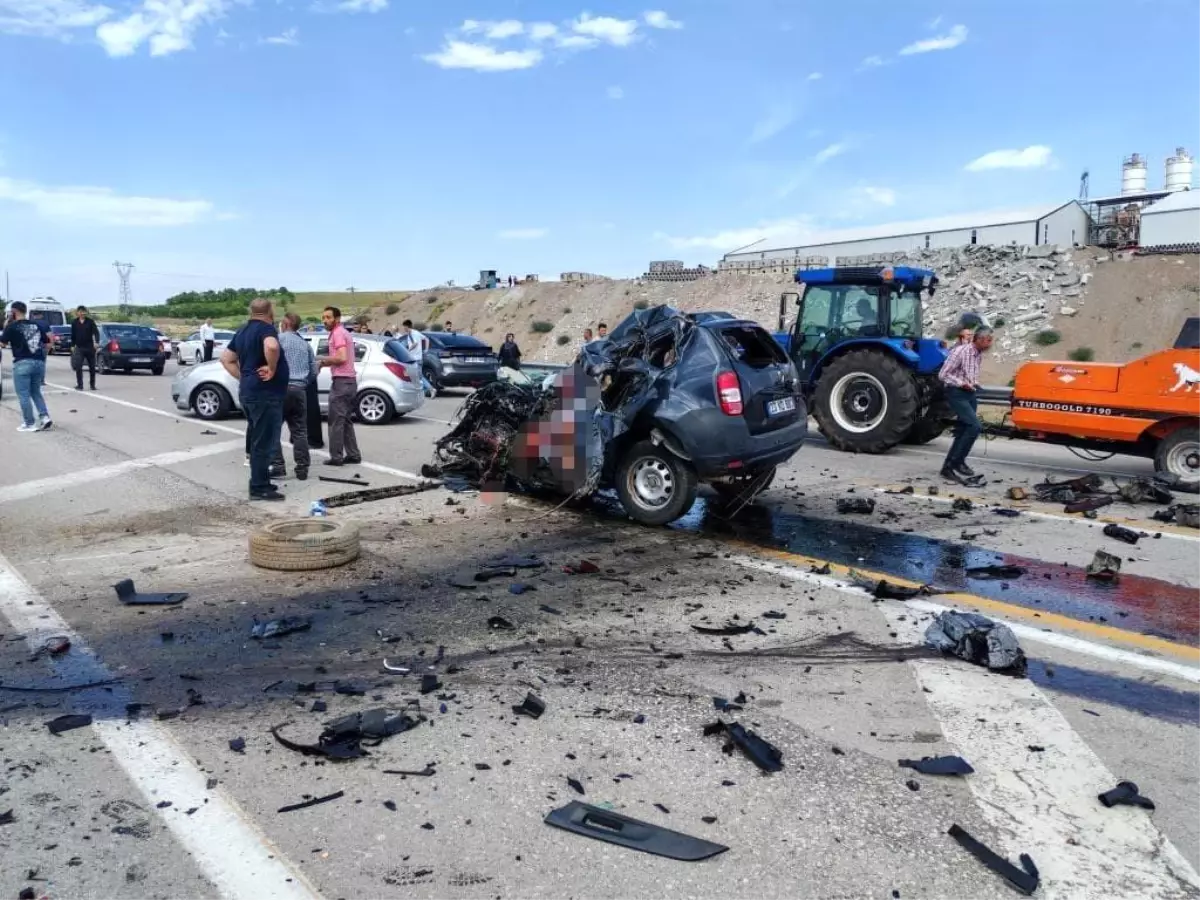 Elazığ'da Tır-Otomobil Kazası: 1 Ölü, 2 Yaralı