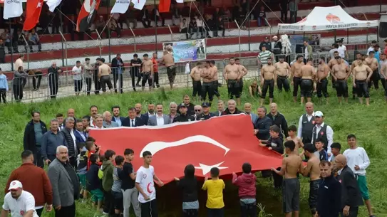 Havza'da Yağlı Pehlivan Güreşleri'nde Başpehlivan Zeybek