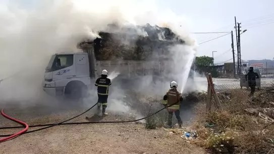 Hatay'da Saman Yüklü Tırda Yangın