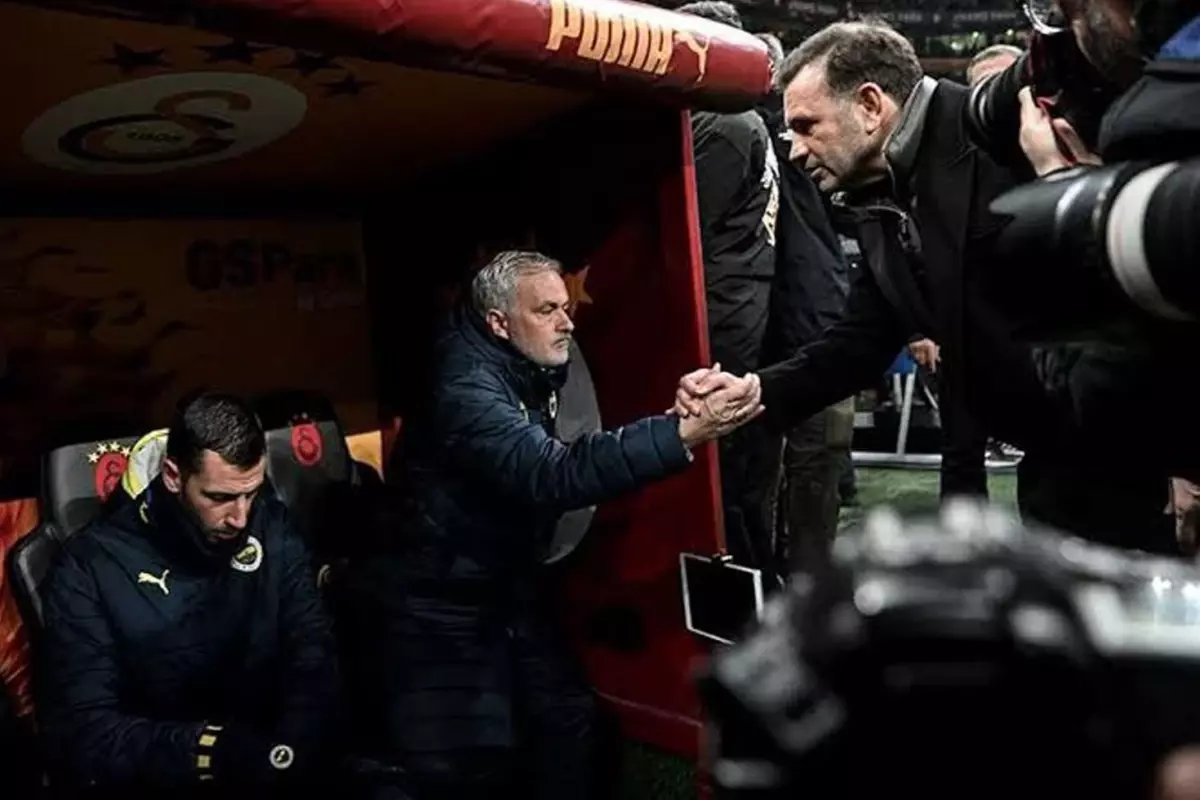 Okan Buruk: Mourinho hala ağlamaya devam ediyor