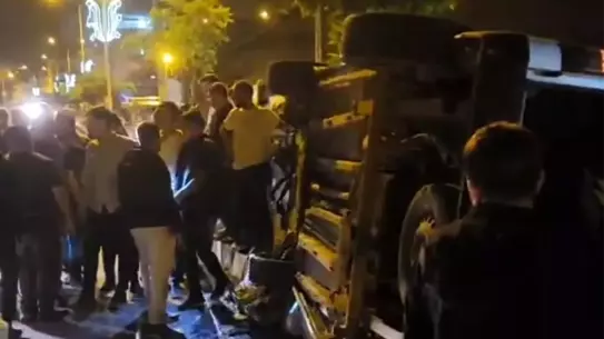Hakkari'de Trafik Kazası: Sürücü Yaralandı