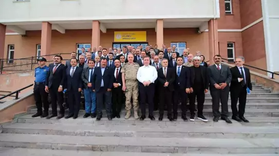 Vali Aydoğdu Muhtarlarla Toplantı Yaptı