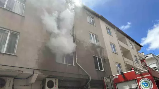 Tekirdağ'da Konut Yangını: 5 Kişi Hastaneye Kaldırıldı