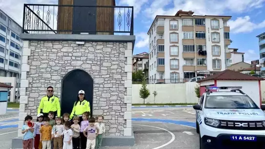 Minik Öğrencilere Trafik Eğitimi