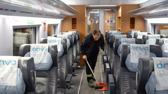 31 Yüksek Hızlı Tren Bayram İçin Temizlendi