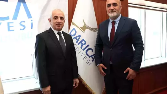 Darıca Belediyesi Eğitim ve Spor Kulübü'nde Bayrak Değişimi