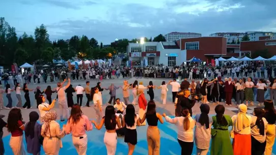 Adıyaman'da Bahar Şenliği Coşkusu