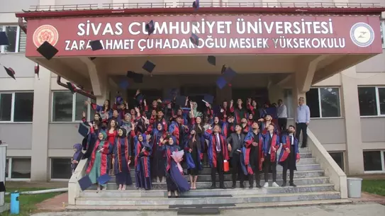 Zara'da Mezuniyet Coşkusu
