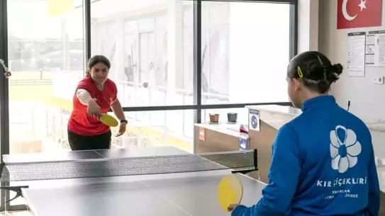 Mersinli Kız Kardeşler Gülle Atmada Türkiye'nin Gururu Oldu