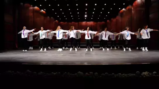ESMEK Kadınlar Dans Topluluğu Yıl Sonu Gösterisi İle İzleyicileri Büyüledi