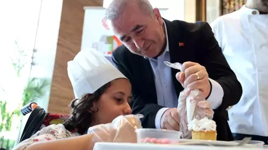Down Sendromlu Bireyler Pasta Yarışmasında Yeteneklerini Gösterdi