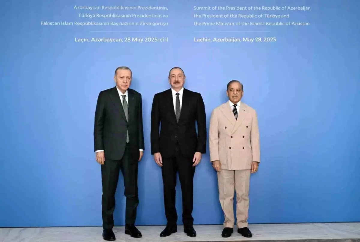 Cumhurbaşkanı Erdoğan, Aliyev ve Şerif ile aile fotoğrafı çektirdi