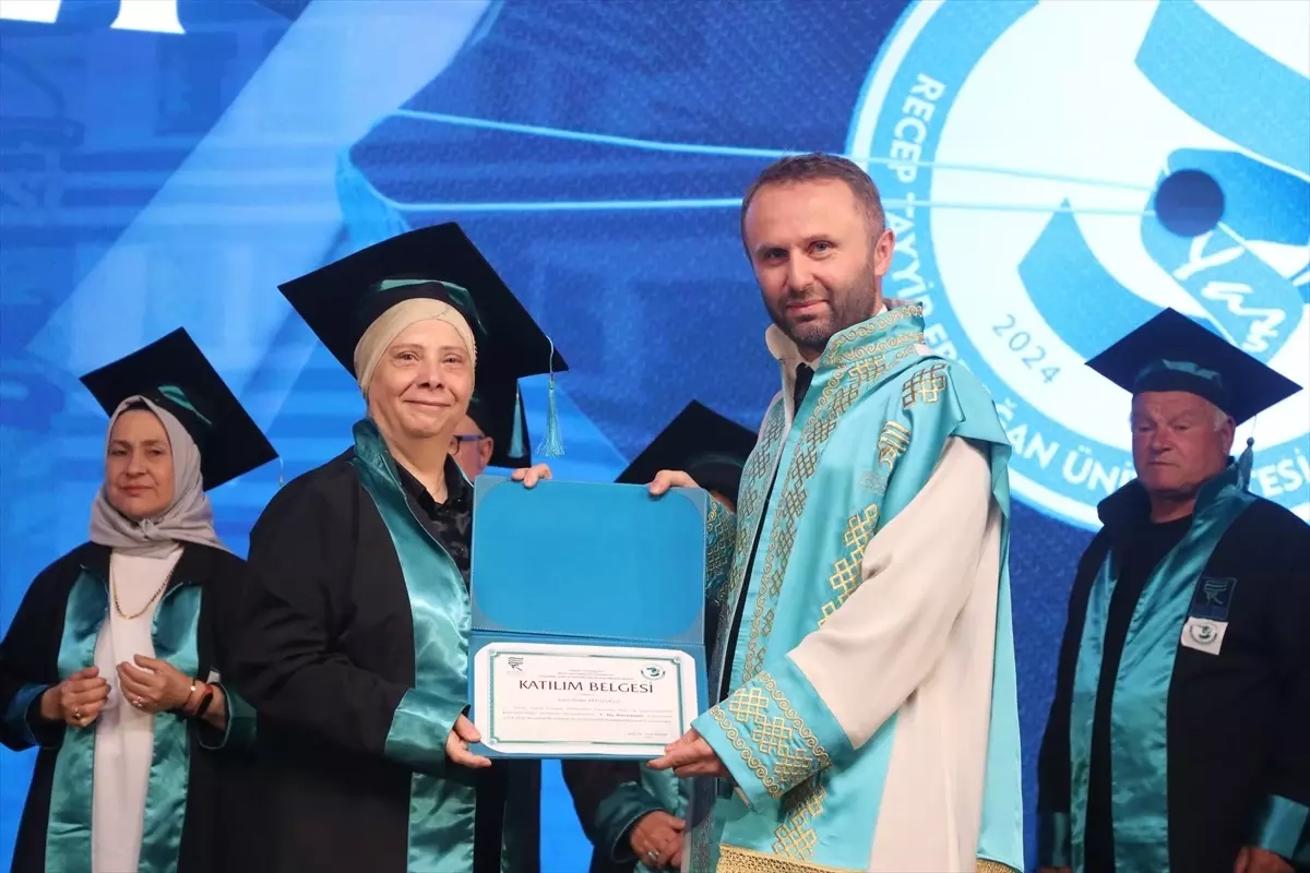 Rize'de "3. Yaş Üniversitesi" ilk mezunlarını verdi