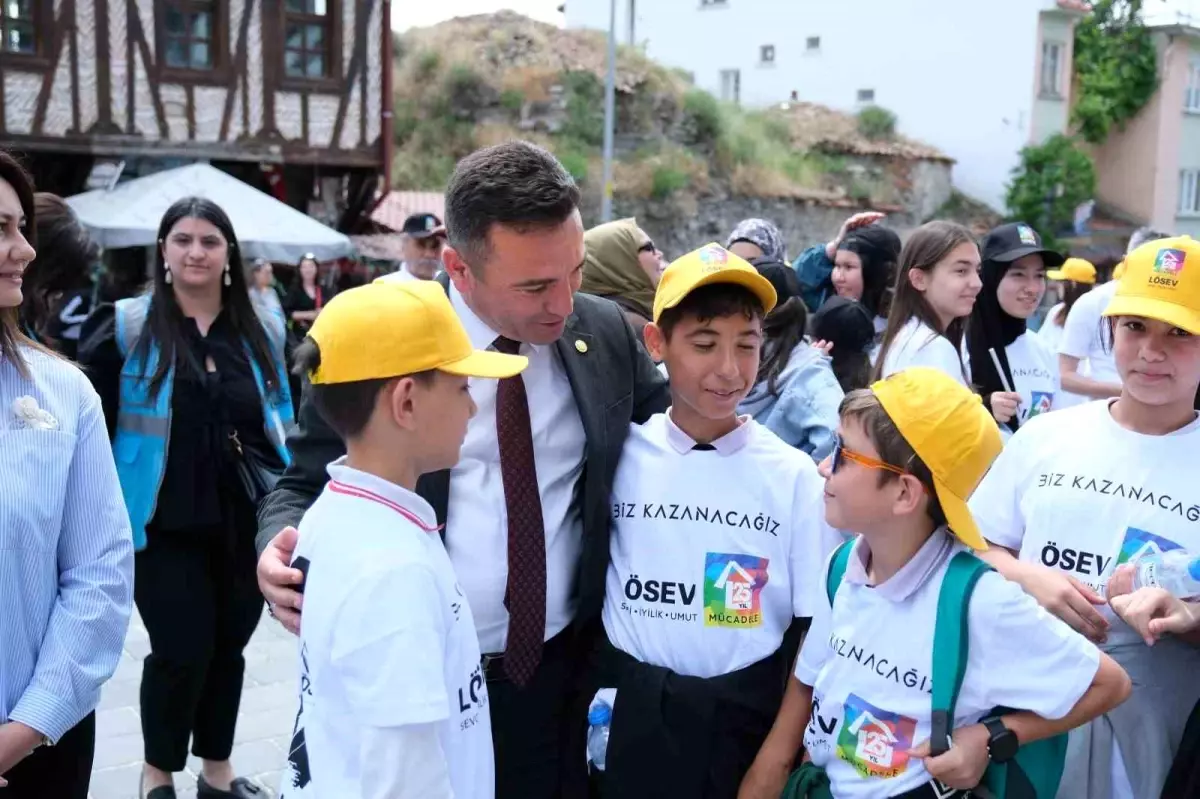 Eskişehir'de Lösemili Çocuklar İçin Sağlıklı Yaşam Yürüyüşü Düzenlendi