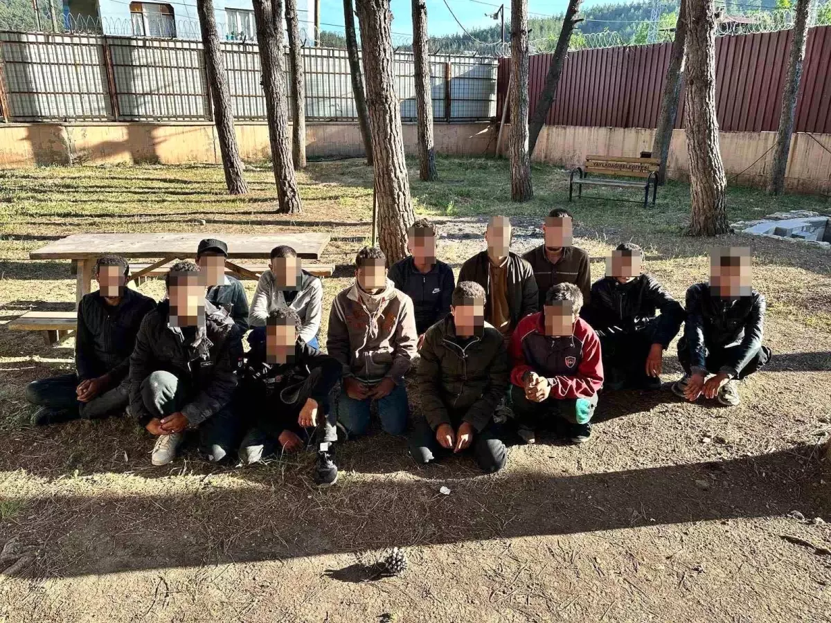 Hatay'da 65 Kaçak Göçmen Yakalandı