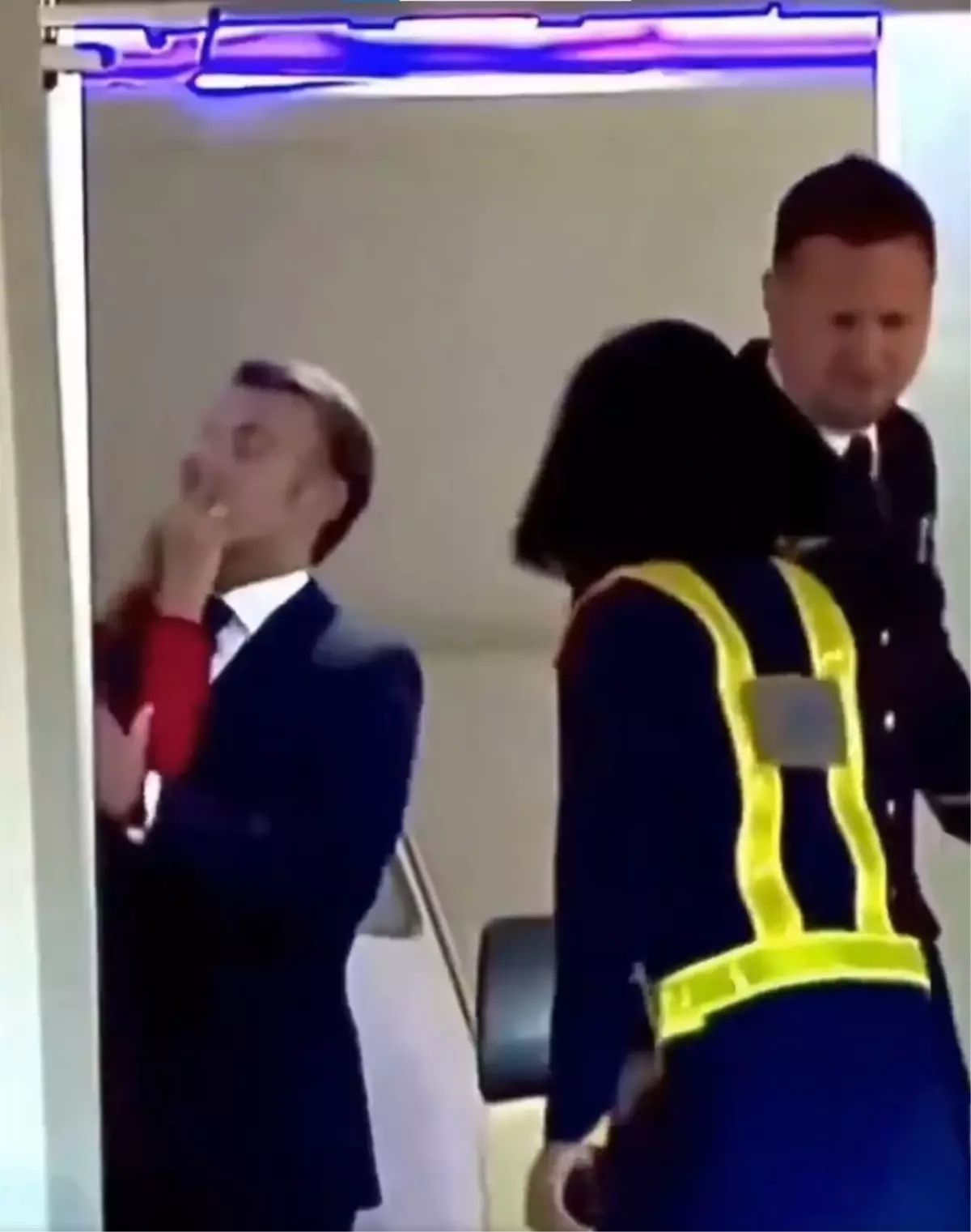 Yediği tokadı unutturmak istiyor! Macron'dan eşiyle samimi pozlar
