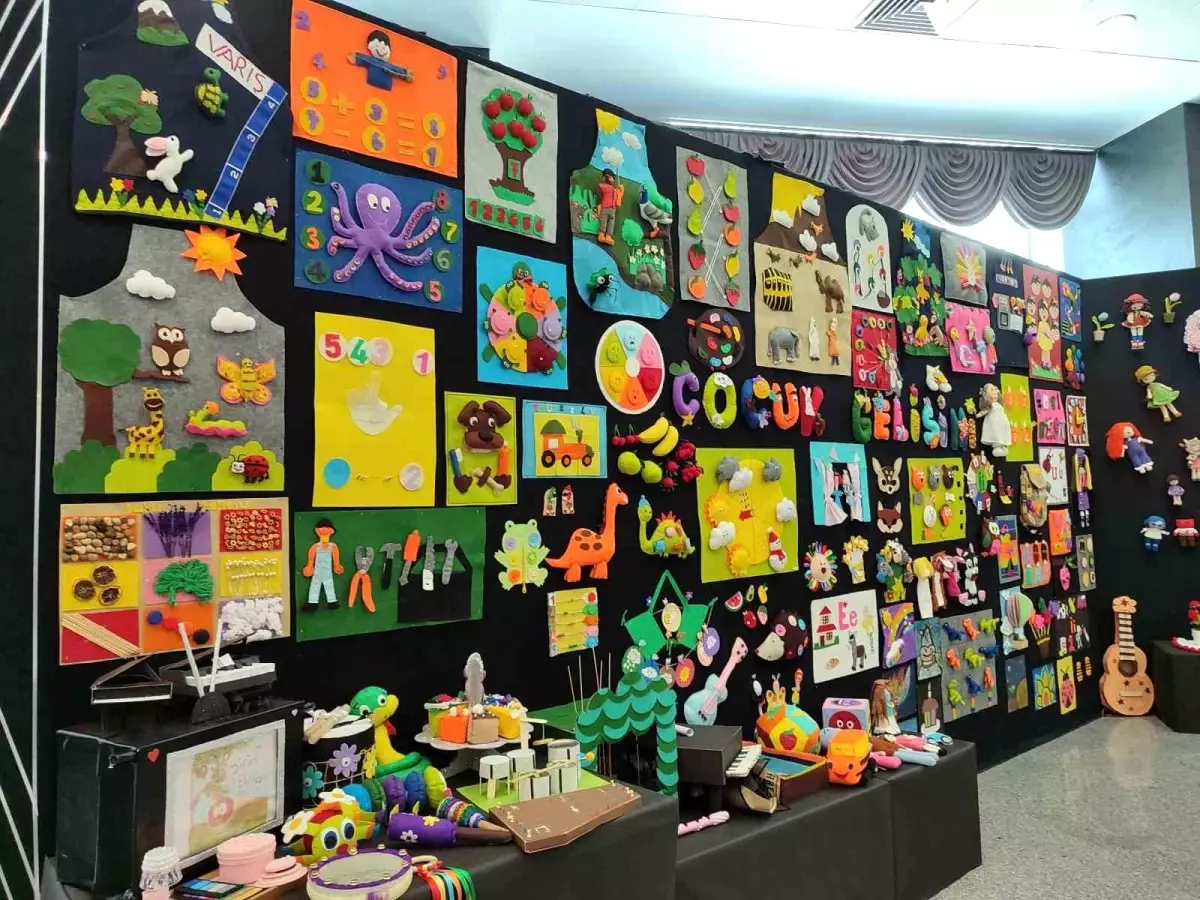 Sultangazi'de 'Zamana İz Bırakan Eserler' Sergisi Açıldı