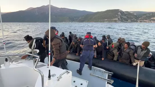 Kuşadası'nda 42 Göçmen Kurtarıldı